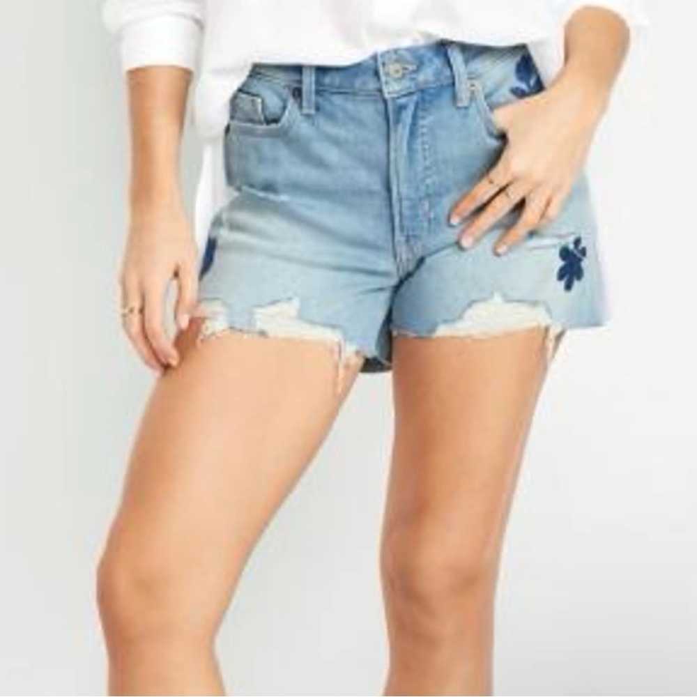 Old Navy Medium Wash Embroidered Distressed High Rise OG Straight Shorts Size 4